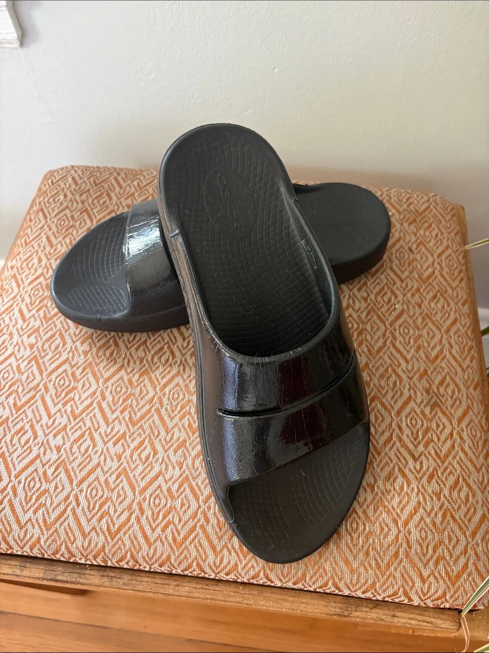 OOFOS Ooahh Luxe Black Patent Slide Sandals